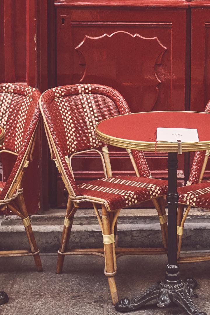 Le Café des Écrivains, a typical Parisian bistrot in the Vaugirard district