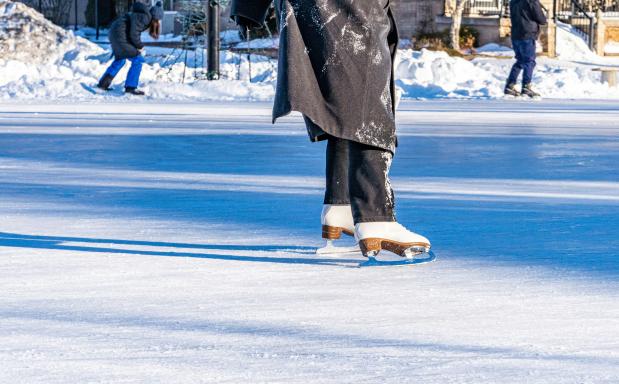 La grande patinoire du Grand Palais des Glaces à Paris