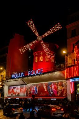 Cabarets parisiens : trois scènes mythiques à vivre au moins une fois