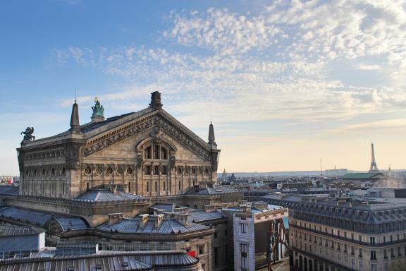 - Fragiles Colosses - , les statues de Michel Bassompierre dans le quartier Haussmann