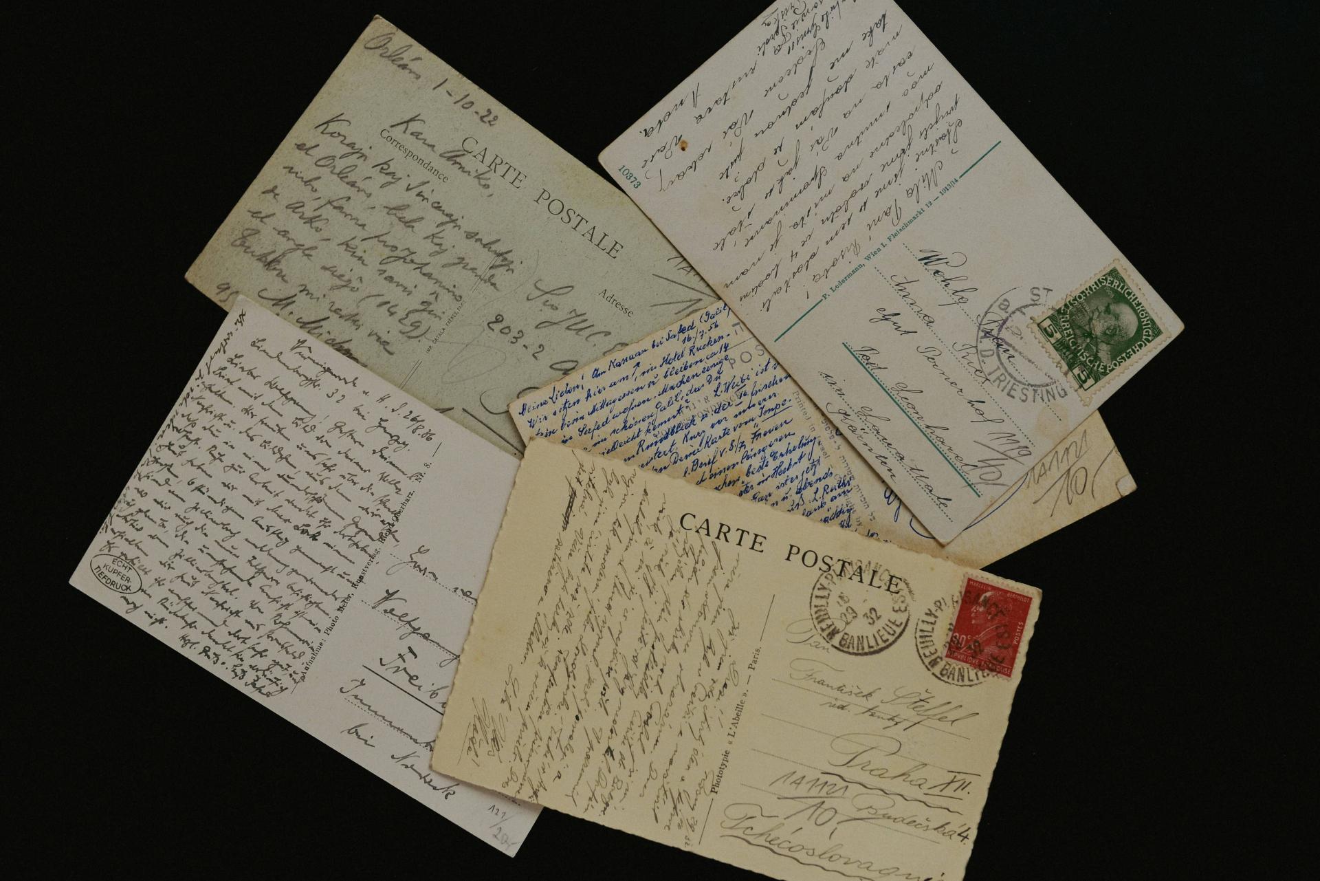 Nouvelles du Paradis, l'exposition sur les cartes postales au Musée de la Poste