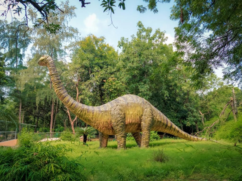 Dinos Alive in Paris: a life-sized experience just steps from the Hôtel Moderniste.